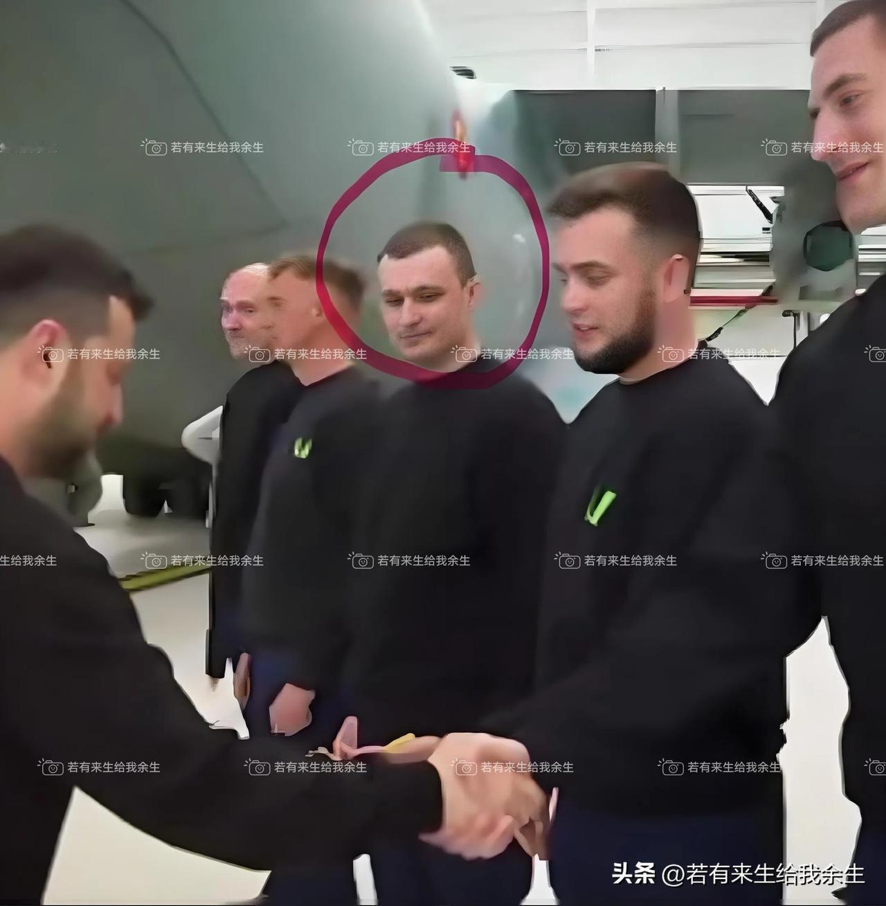 对F-16飞行员来说…
🇺🇦🤡来自泽伦斯基的诅咒[偷笑][偷笑][偷笑]