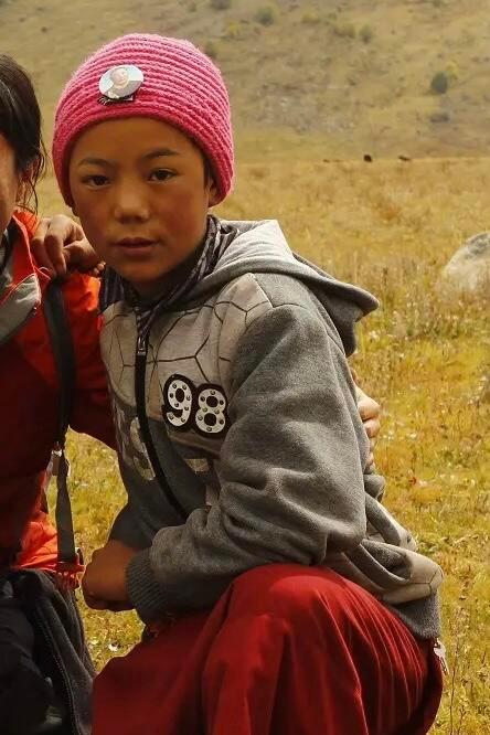 游客2013年拍到的丁真 那个下则通旧照最多的男人出现了～有游客晒出2013年拍