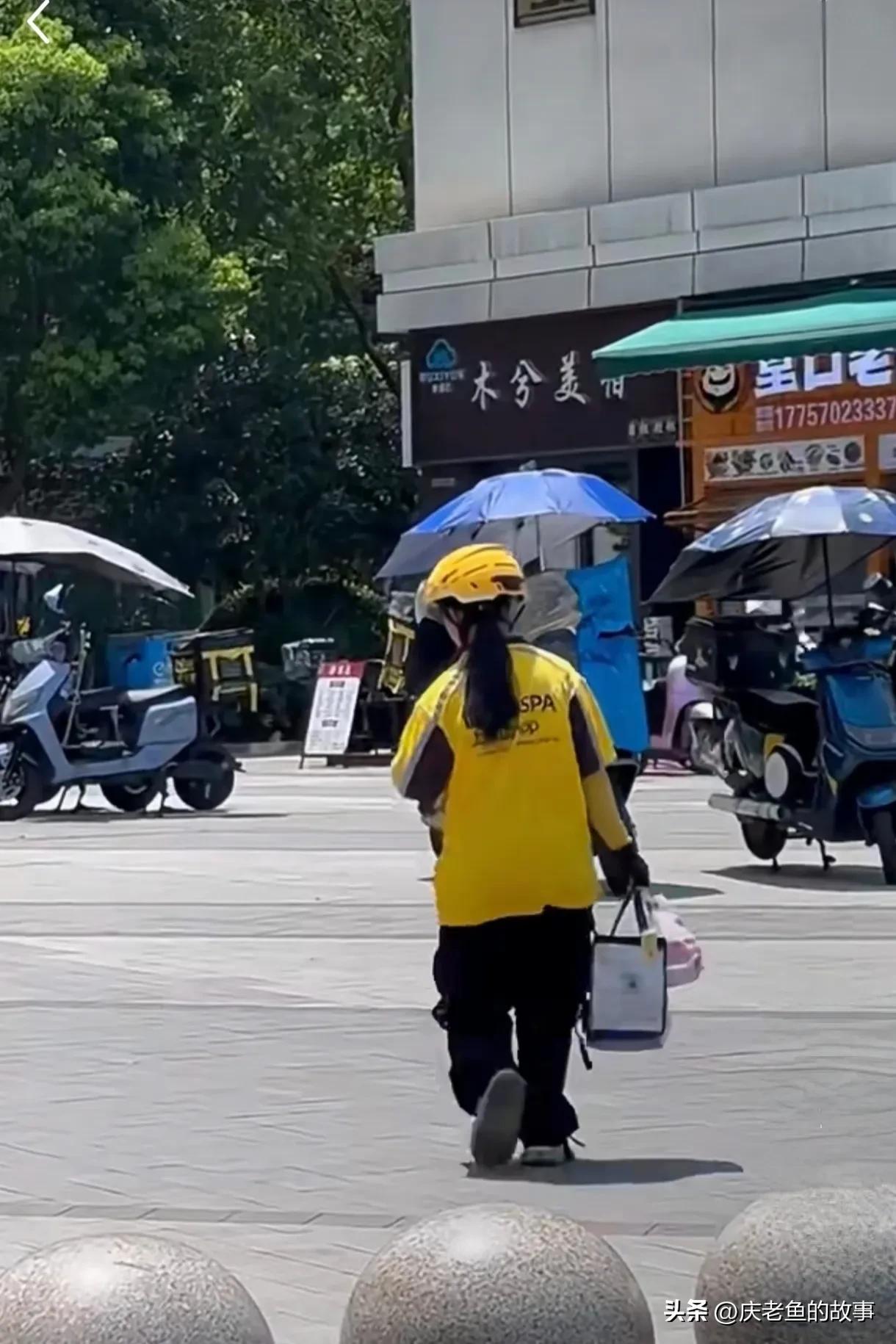 现在的孩子太不容易了。今天我们大山东温度也达到40度，热的我不爱做饭，点了份外卖
