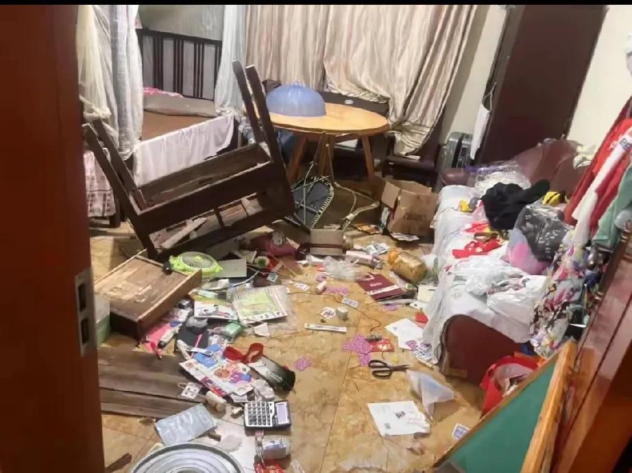 家庭冲突引发的荒唐闹剧

在这个看似平静的世界里，总有一些令人咋舌的故事在上演。