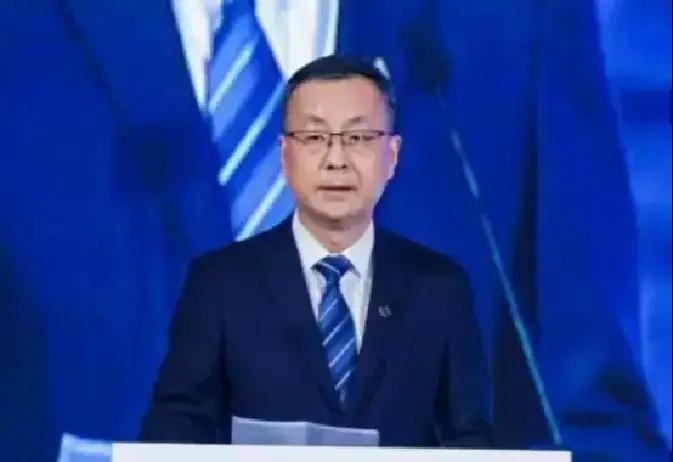 就在刚刚。
 
中国移动突然宣布了。
 
这次的动静不小，点名要把5G专网铺到更