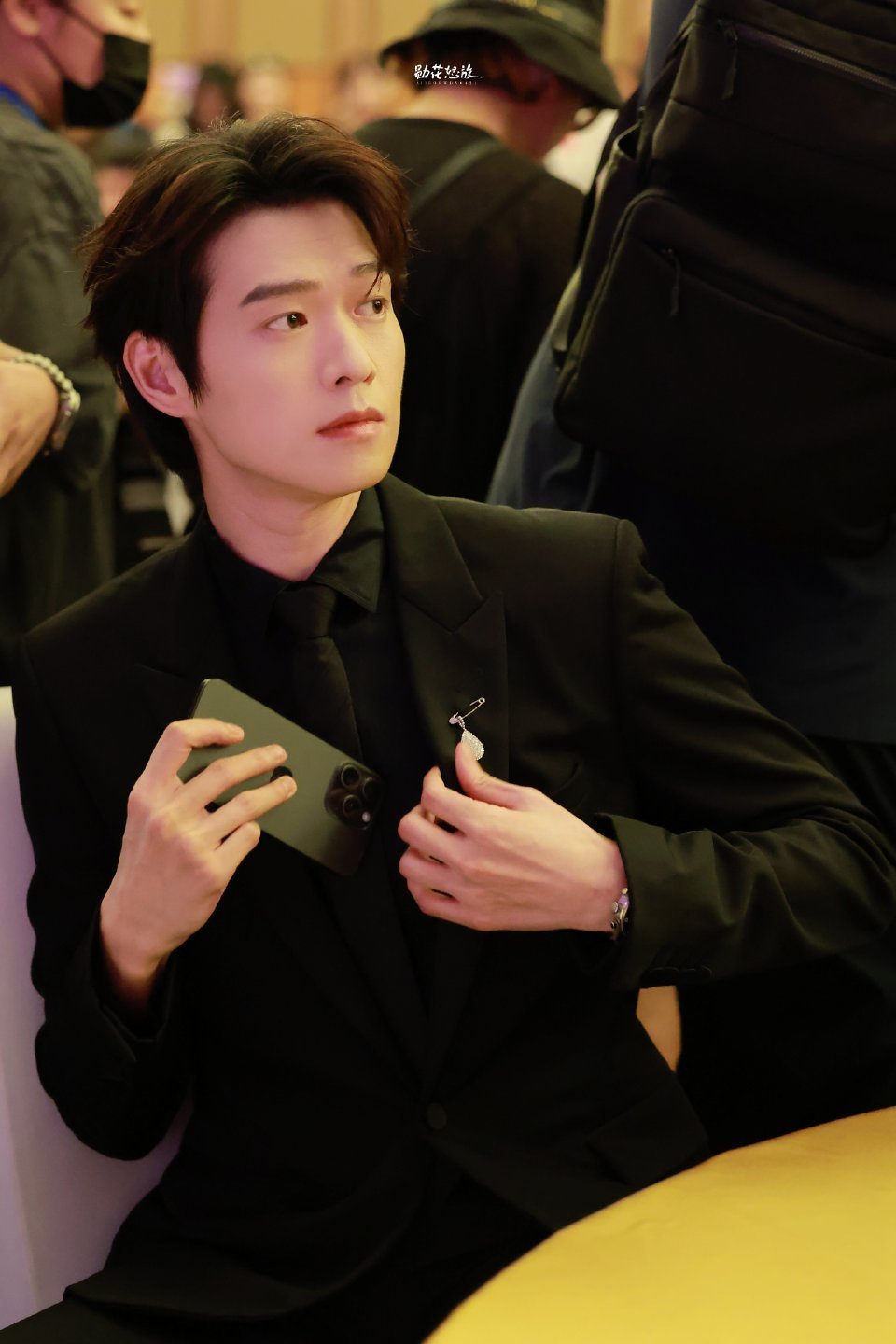 #魏大勋提名百花奖最佳男配角# wow～好正的中式帅哥，恭喜演员魏大勋[打cal