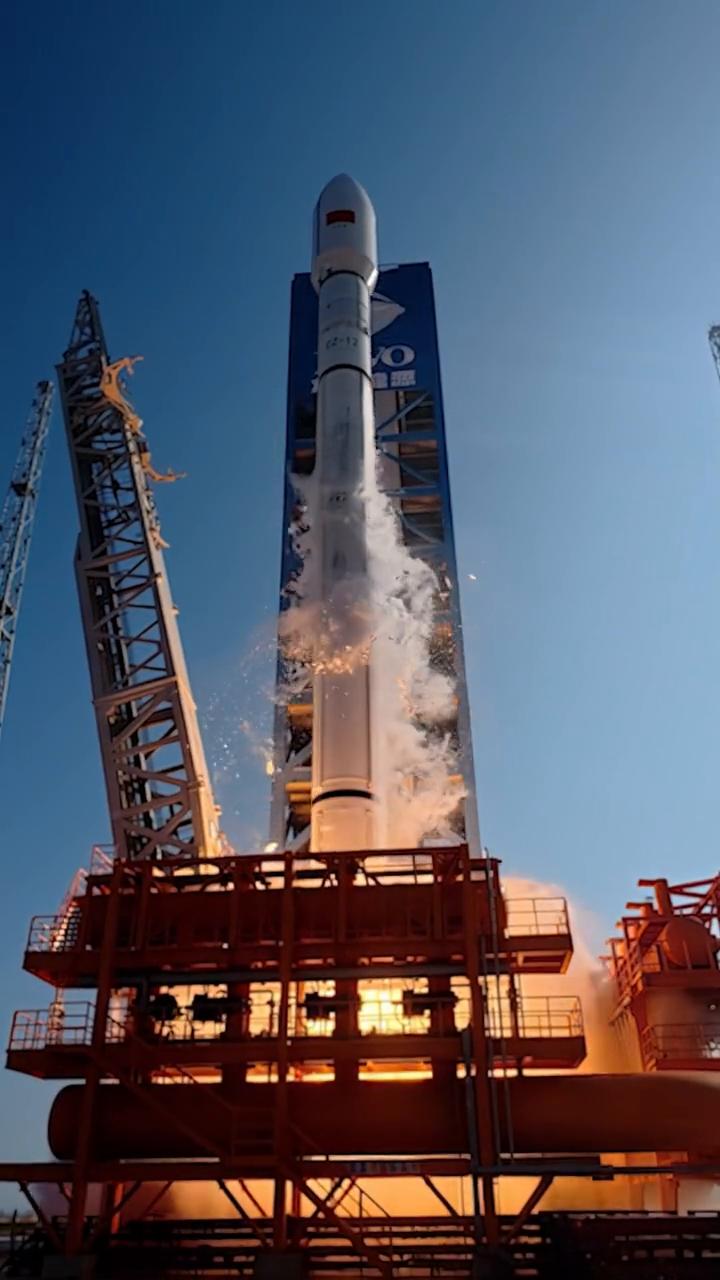 1月19日海南商业航天发射场，我国成功发射卫星互联网低轨19组卫星。
点赞中国航