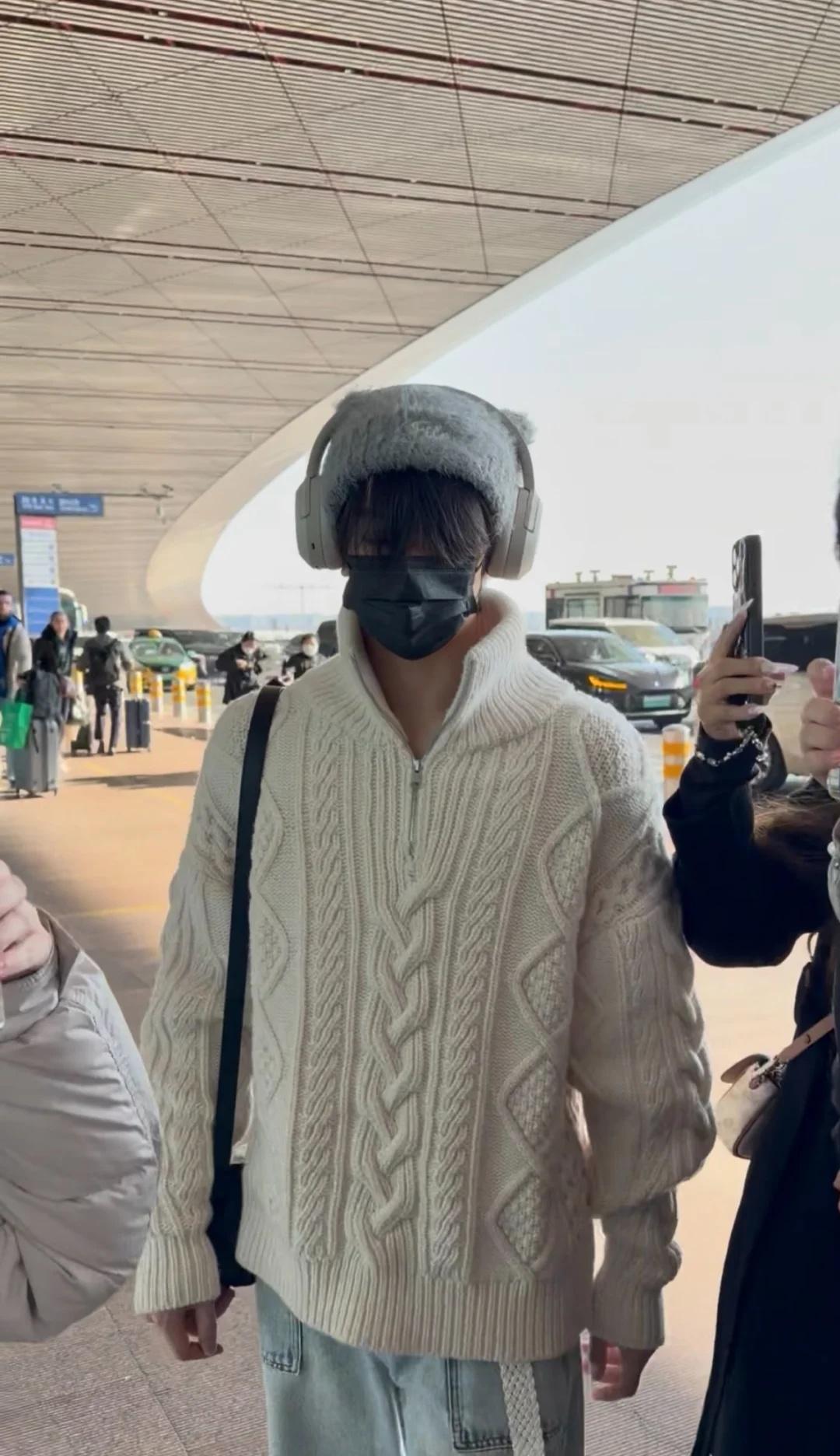 FRAME明星同款
FRAME FRAME成都太古里 明星同款 机场穿搭 明星穿