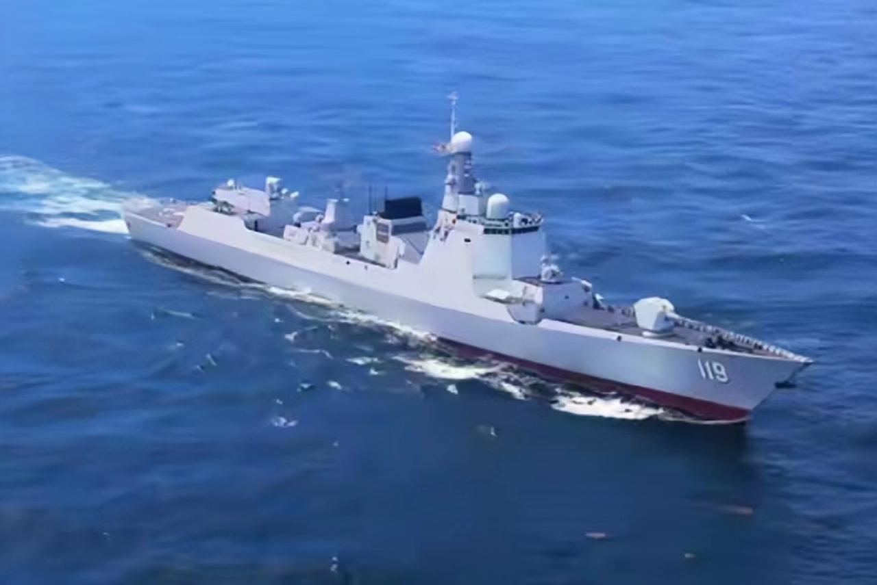 为防止战争来临，中国加速建造052D，而非更先进的055大驱，为何？
近年来，中