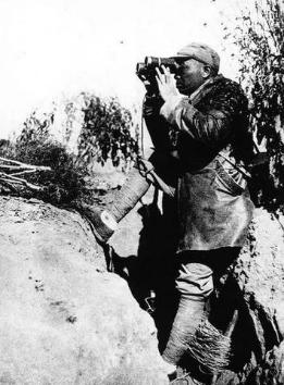 [浮云]1956年，彭德怀到青海视察，检查哨位时，他问哨兵：“这么冷，你怎么不穿