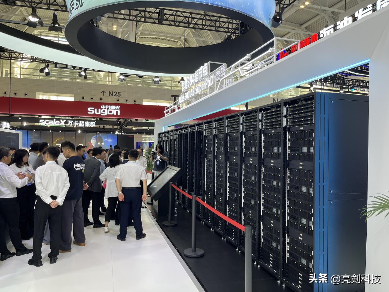 万卡集群对手难模仿的优势在哪？成本。

以前建智算中心，最头疼的就是机房面积不够