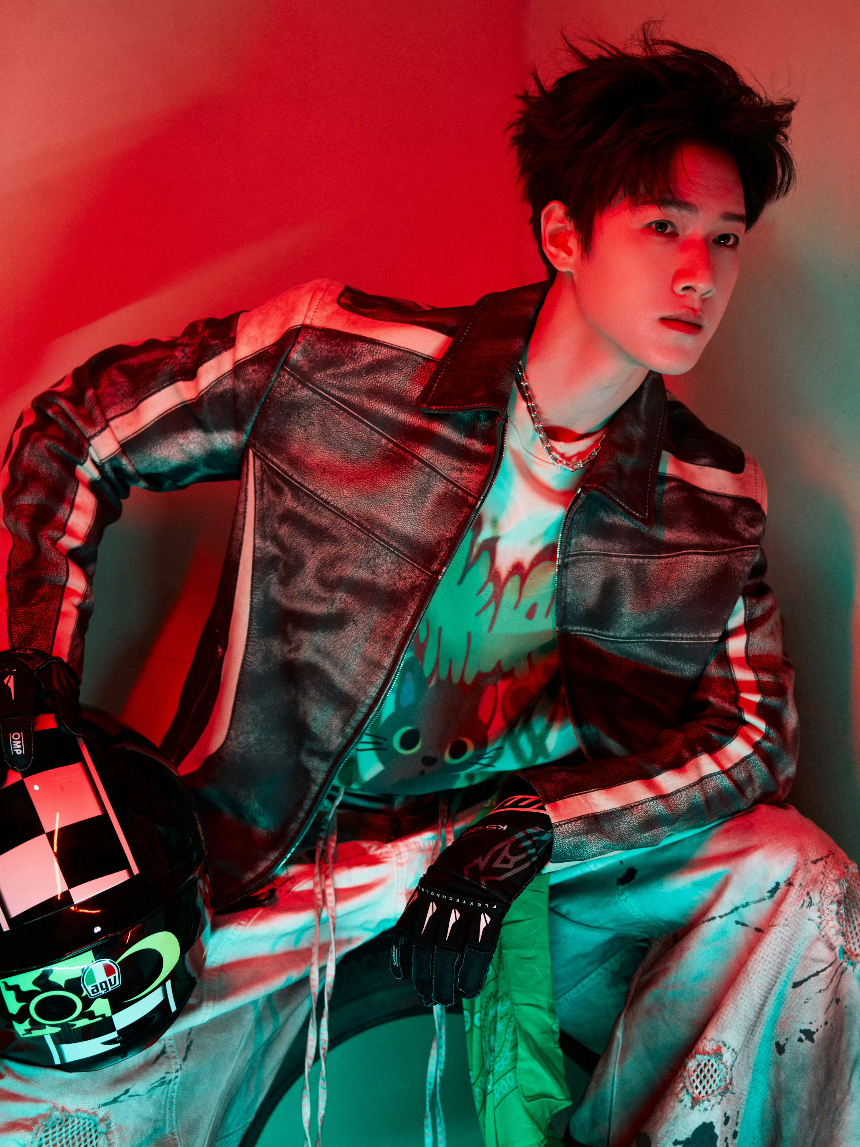 李昀锐 × 今日 F1活动造型大片 📸李昀锐F1赛车服造型