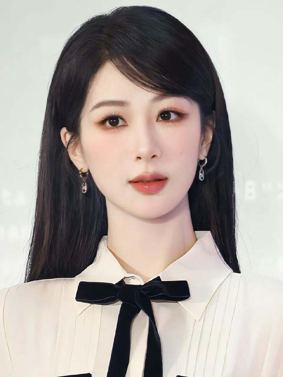 杨紫玉兰花开君再来 yz 杨紫董竹君“你是夏日限定的玫瑰，冬日限定的雪花”You