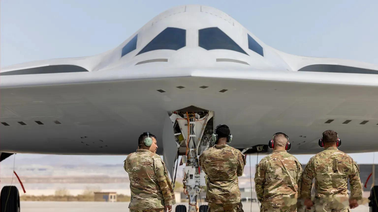 美国空军确认：B-21隐身轰炸机将采用双飞行员配置美国空军正式宣布，下一代隐身战