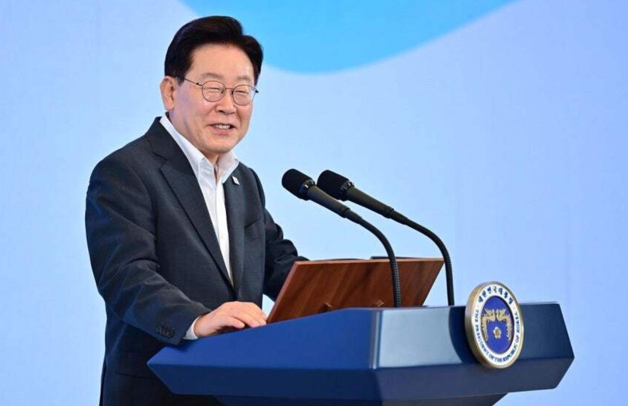【韩国总统李在明支持率跌至就任以来最低点的38.9%，改组6名内阁成员能否起死回