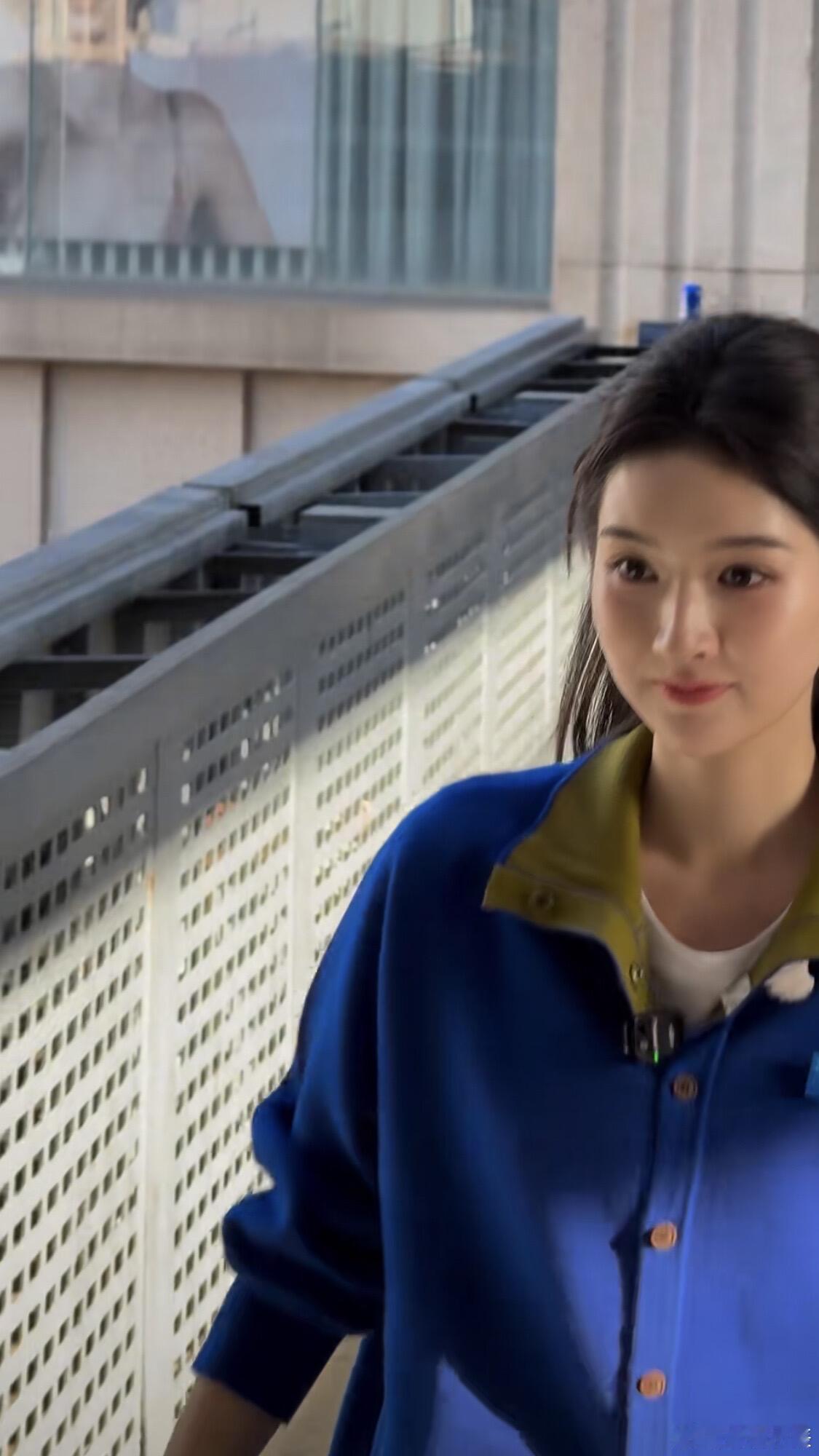   王玉雯拿下星辰大海优秀学员，用举手表情表激动，骄傲喊“是我”，活力模样超像三