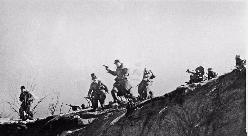 1951年1月28日，志愿军战士潘天炎因为生理需要去附近的草丛解决，却意外发现阵