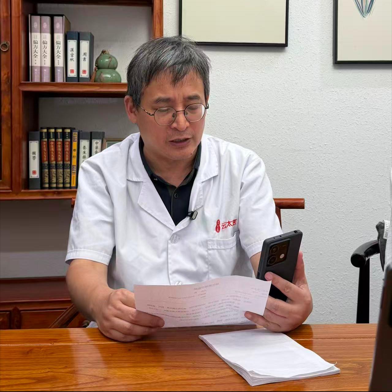 阳虚鸣声沉，阴虚鸣声尖，脾虚耳闷堵，肾虚听力减，一个中成药
大家好，我是陈玉龙教