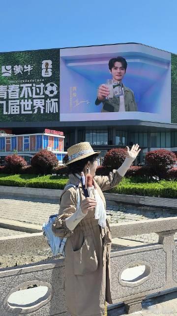 青岛遍地都是龚俊 每一个转角都能感受到龚俊带来的青春气息，跟他一起畅饮，真是一种