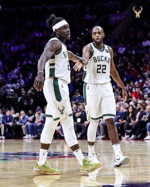 周日篮球           312：独行侠VS雄鹿 独行侠背靠背，先在主场打湖