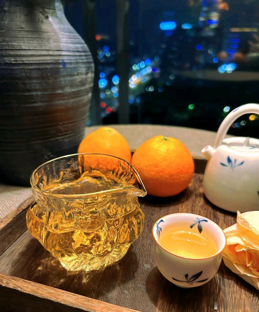 女儿2岁半时，我发现老公背叛了我。当我坚决要和他离婚时，他开始慌张了，乞求我不要