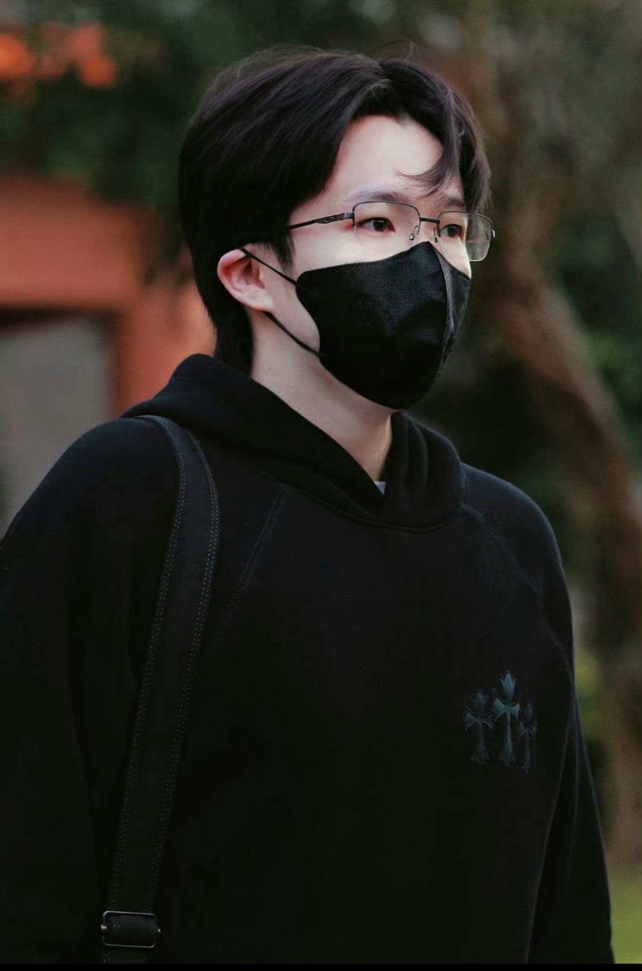 请把眼镜焊在王楚钦脸上帅哥戴眼镜是相得益彰什么风格都能驾驭 