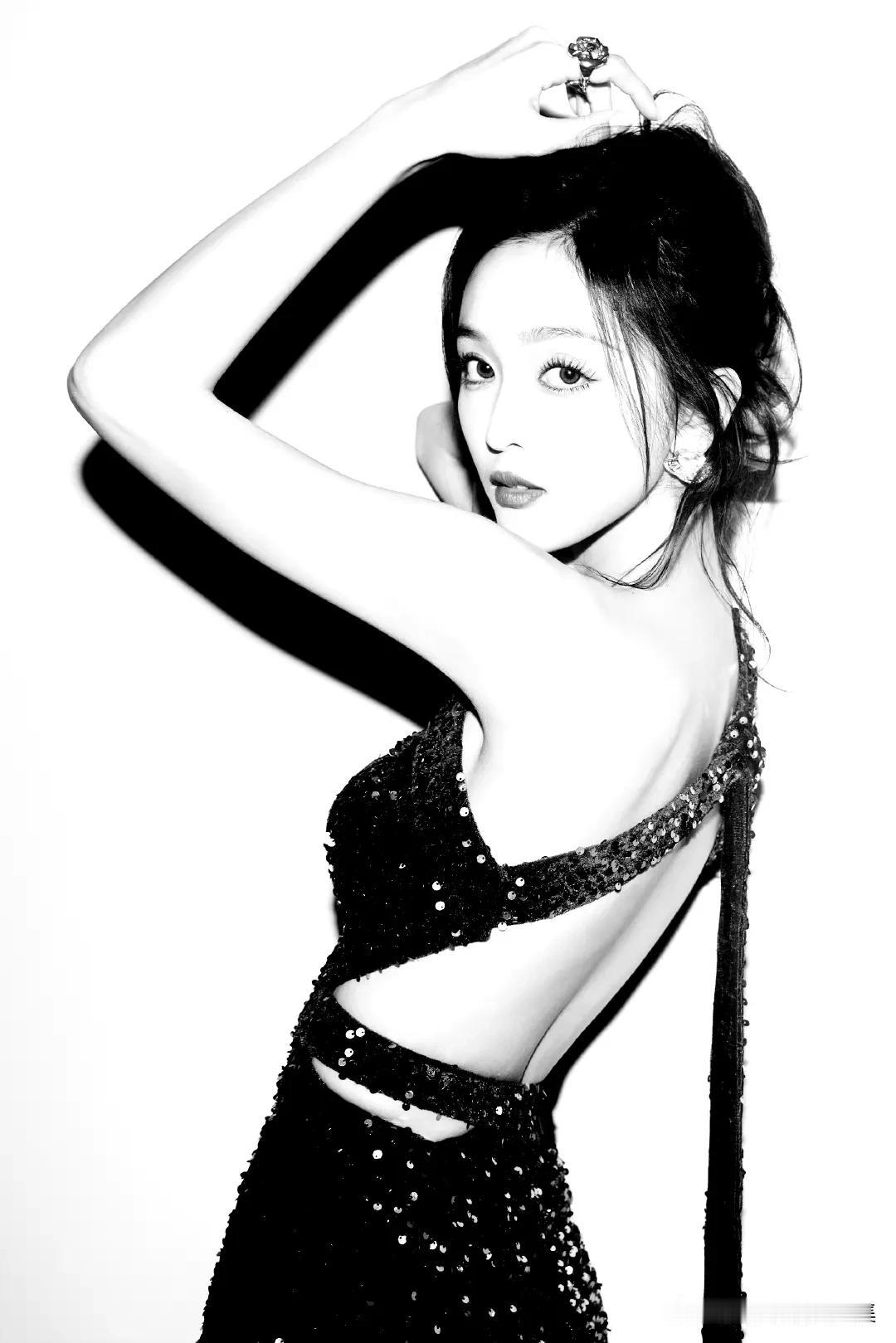 #绝美美照分享#吴宣仪，纱裙倩影柔美可人 ​​​