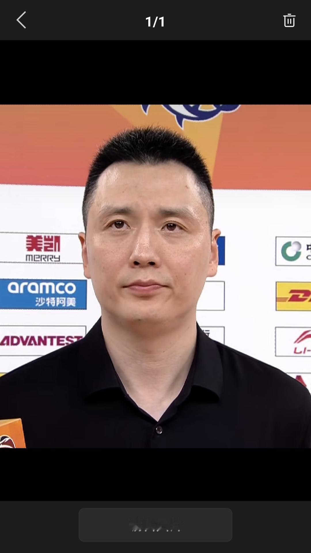 昨晚CBA 总决赛首场比赛在上海体育馆激烈上演，常规赛冠军上海久事主场击败卫冕冠