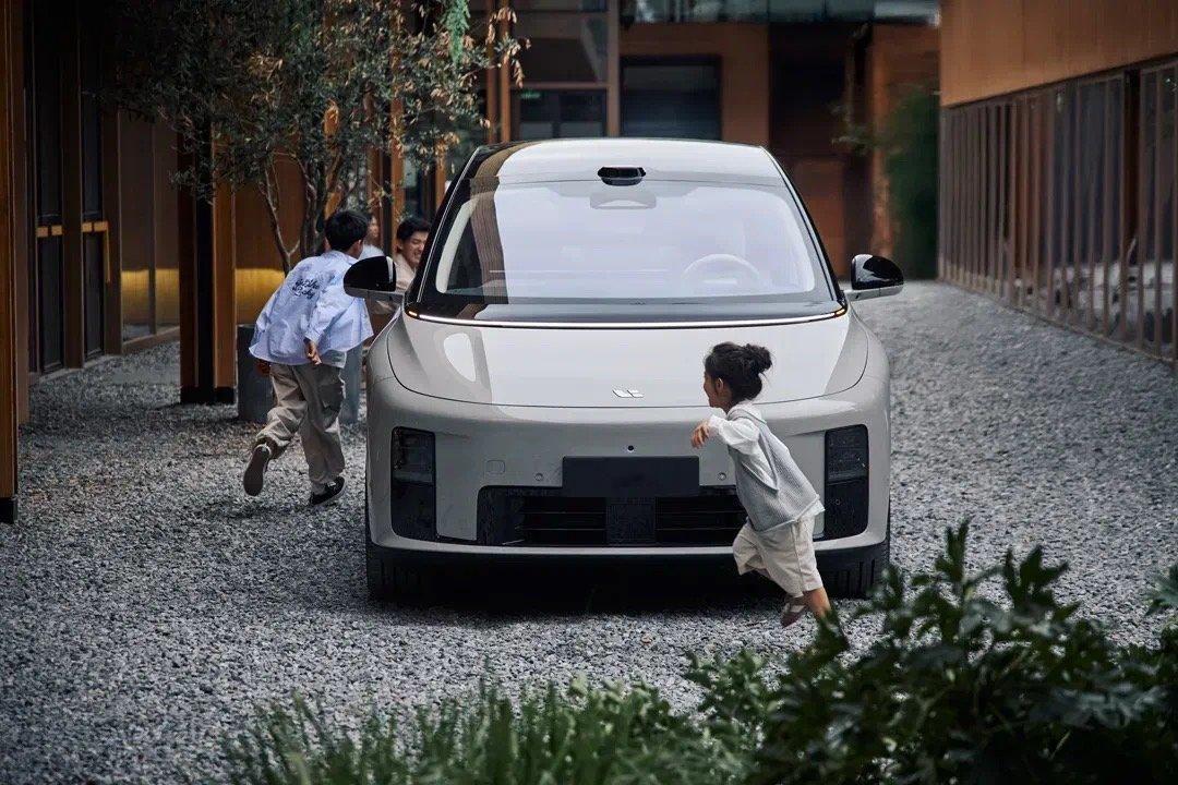 理想汽车官宣，旗下首款纯电动SUV——理想i8将在7月29日上市。 ​​​