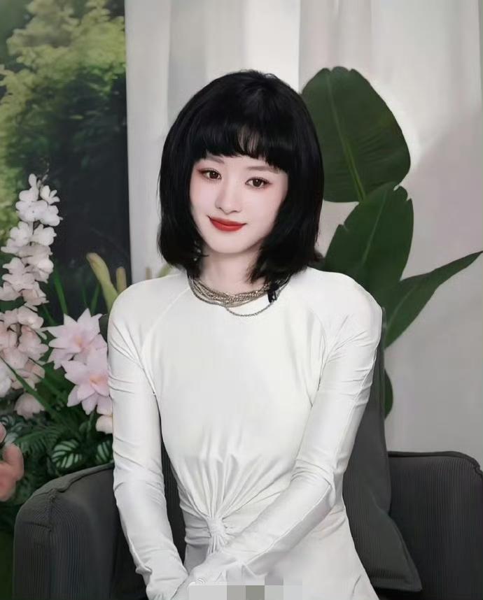 她自从拿奖后为啥一直整些奇奇怪怪的发型？[捂脸]