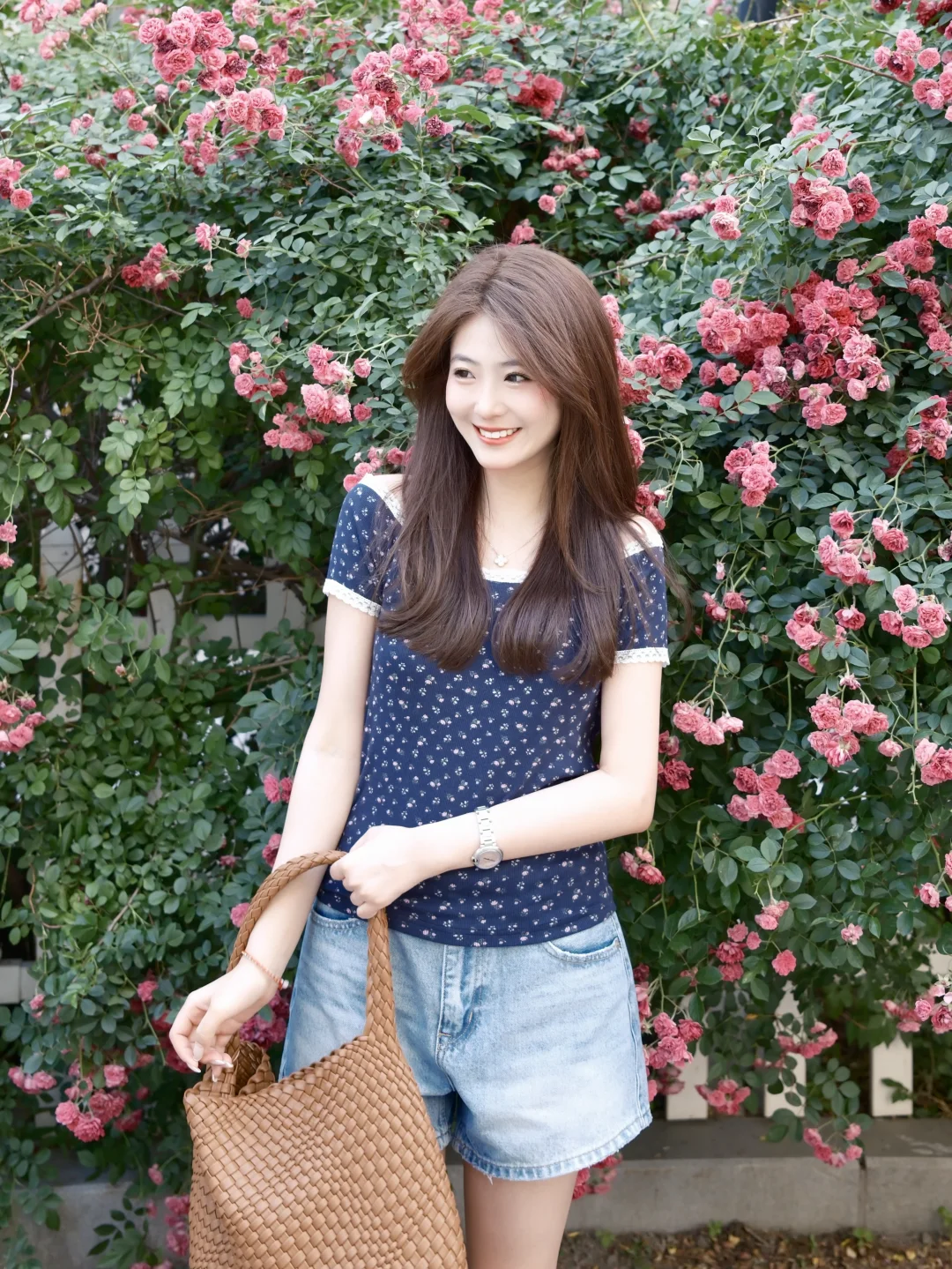 墙角开了一朵小花~🌺