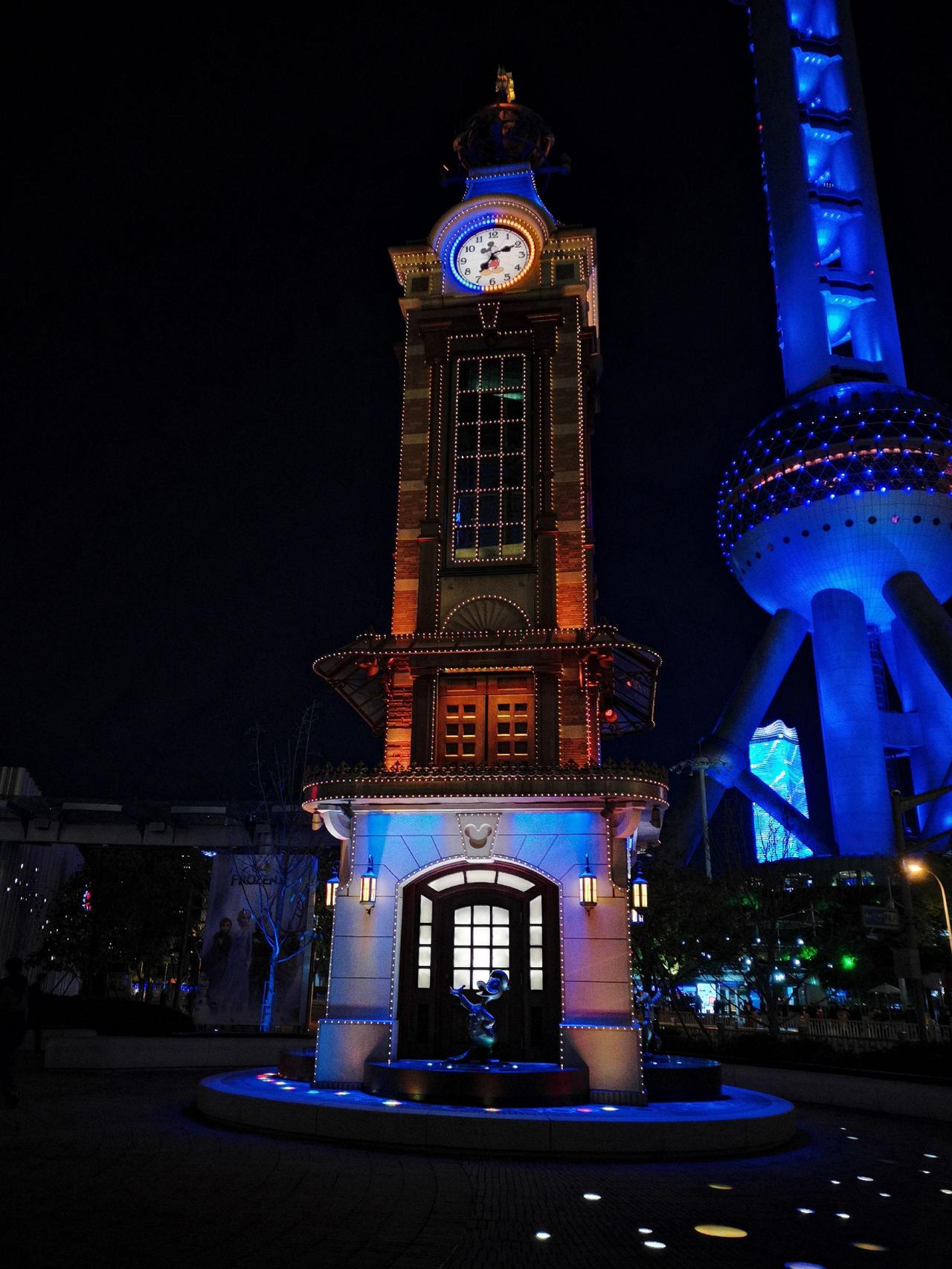 六年前在上海匆匆分别，这次亦是如此
上海  夏日  妳俩  非常愉快的几天
妳们