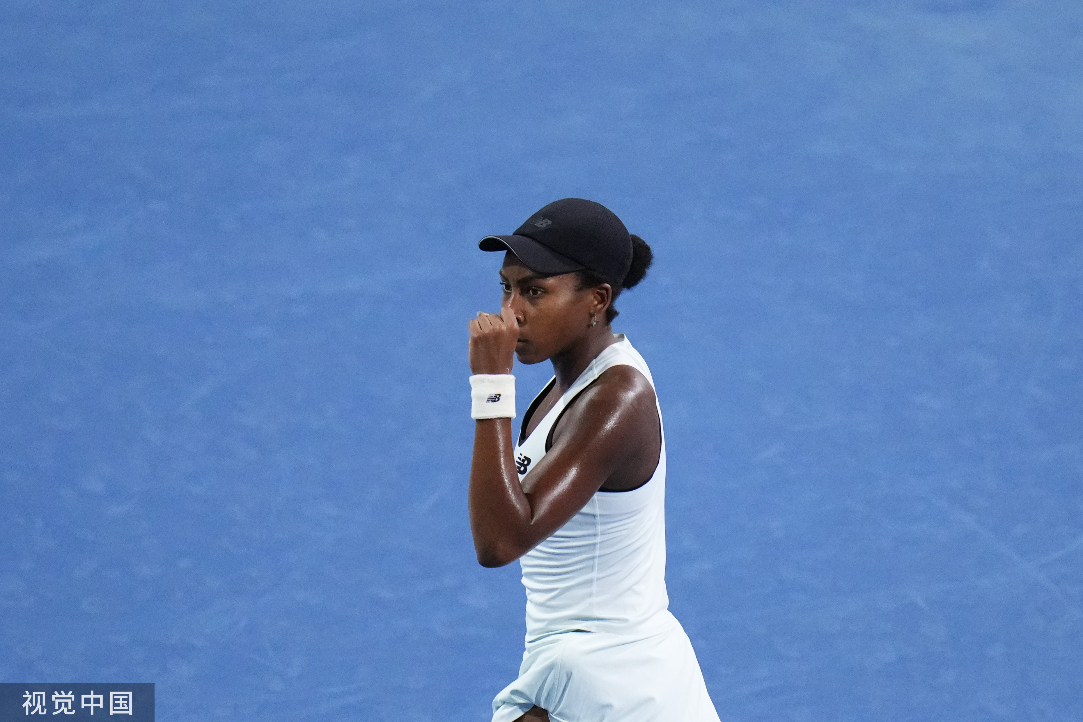 高芙首进迈阿密赛四强高芙2比1本西奇 高芙6-3/1-6/6-3击败了本西奇，生