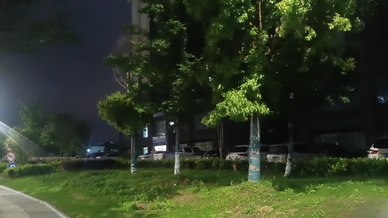 读书最大的意义，从来不是为了炫耀学识，也不只是为了谋求功利，而是让我们在有限的生