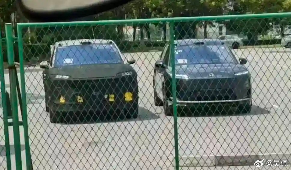 蔚来ES8摆在ES9旁边，瞬间变成了ES6[笑cry]这两个车设计语言相似度超过