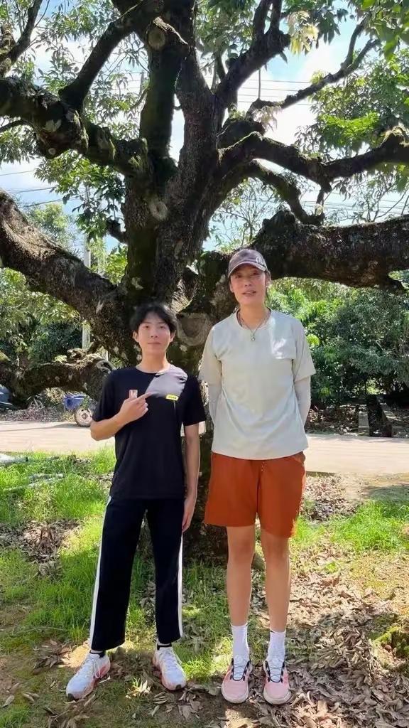 新鲜的朱姐来啦！今日份快乐在广东。@找不到 感谢小哥哥分享的照片，真的好羡慕你☺