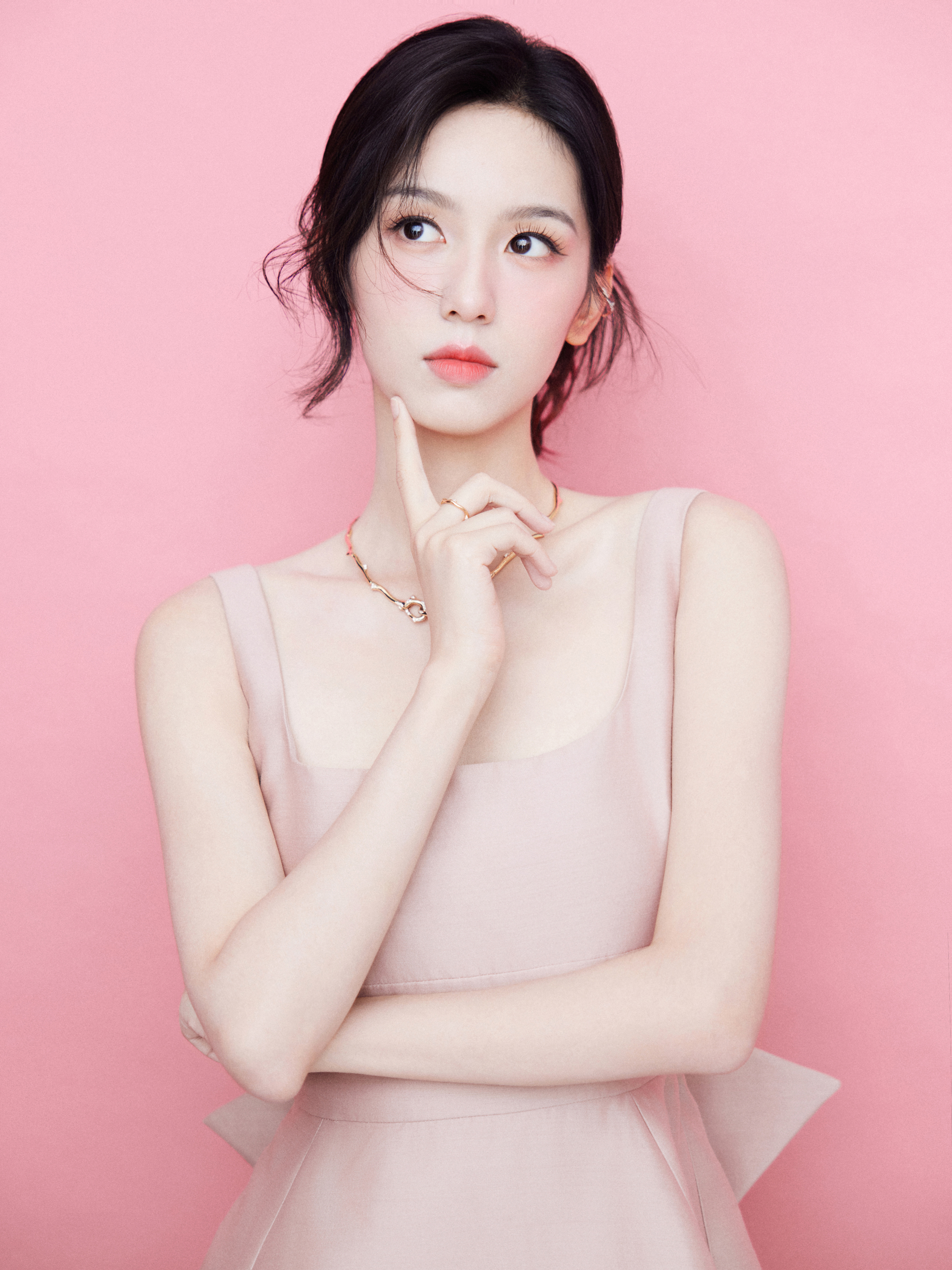 周也蝴蝶结粉裙周也迪奥活动出图，粉粉嫩嫩的🎀 ​​​