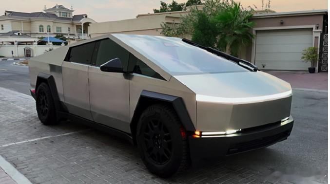 特斯拉最便宜电动皮卡车型2月21日，特斯拉在美国推出低价版Cybertruck并