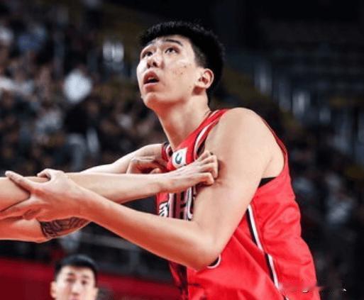 徐昕打浙江表现糟糕，全场2分1篮板



徐昕还得调整，面对浙江稠州男篮，机会不