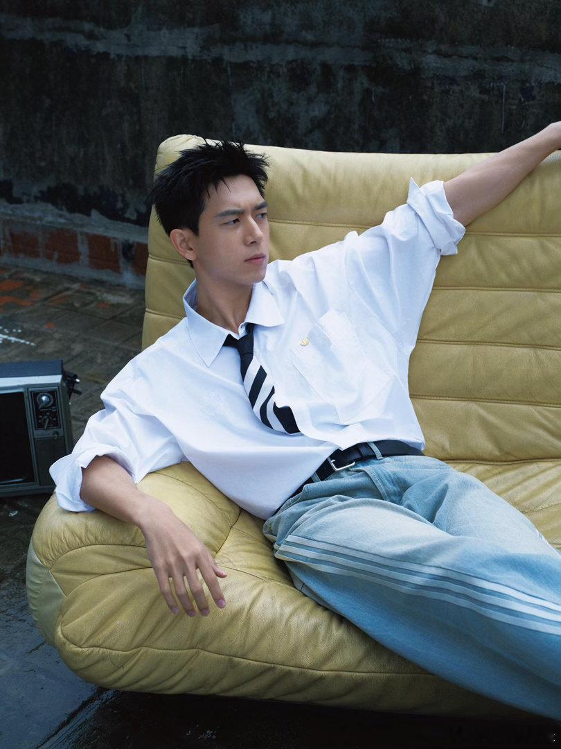 李现终于原谅现偶了 韩商言之后，李现再演现偶这件事，剧粉等了太久太久。这次《雾里