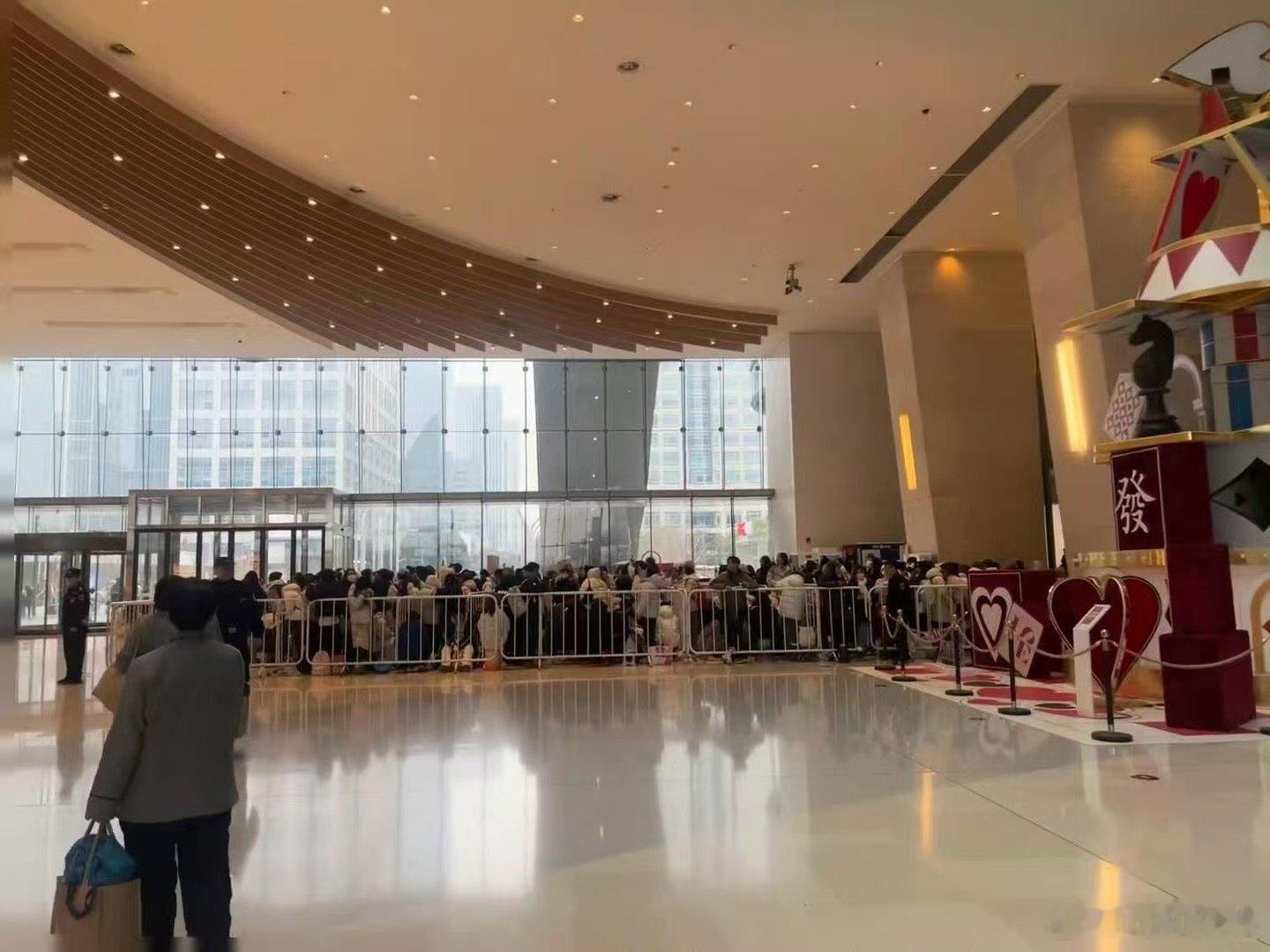 张凌赫苏州人气张凌赫苏州活动线下人气张凌赫苏州活动线下人气，哇塞， 