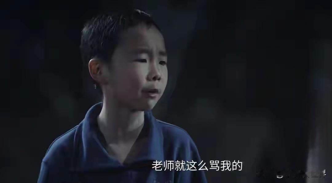 万万没想到，《主角》里的黑娃，就在来弟烧火房附近，练练功，忽然摔了一跤，居然就把