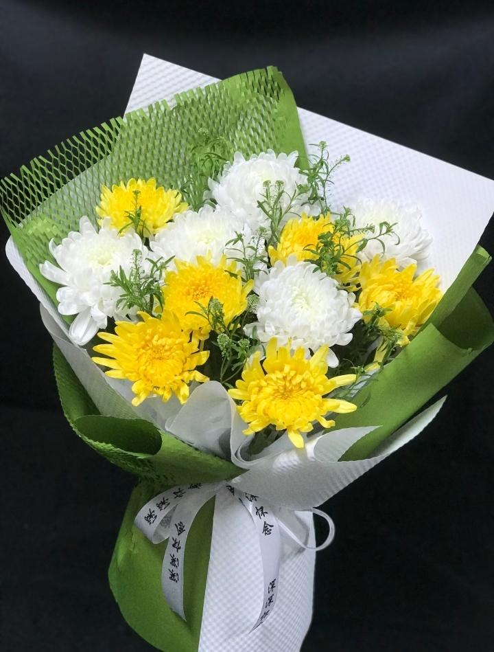 南方的宗族观念呀！

老夏家一个远房婶娘今晚7点过世，仅仅五分钟，在四川得到消息