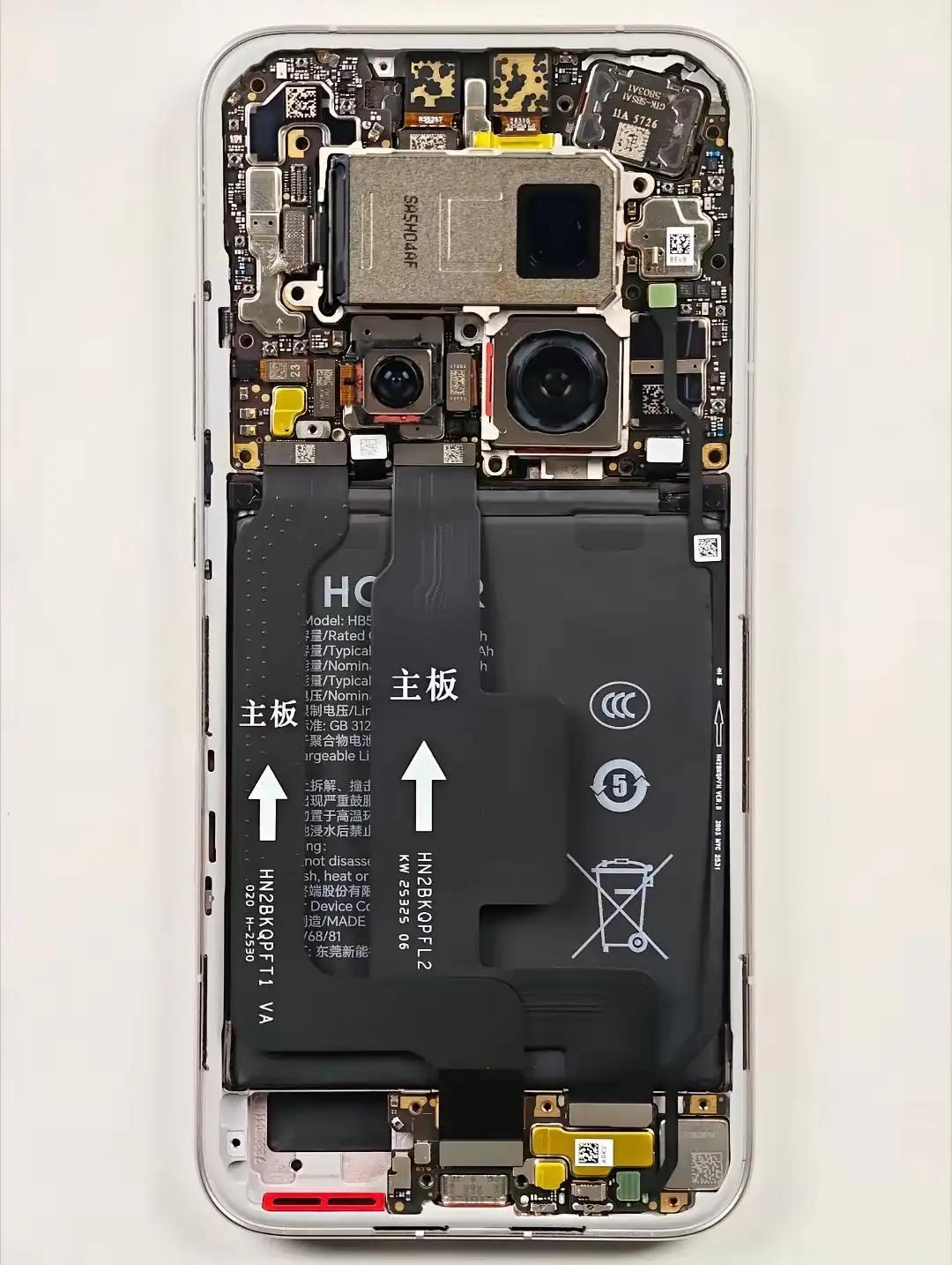 荣耀Magic8 Pro这拆解，全是狠活！

尺寸缩小，却硬塞进三颗大底摄像头？