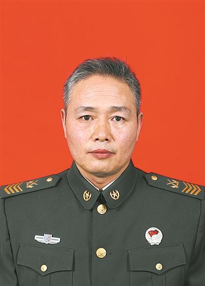唐武祥，男，汉族，1972年4月出生，1990年3月入伍，1992年7月入党
唐