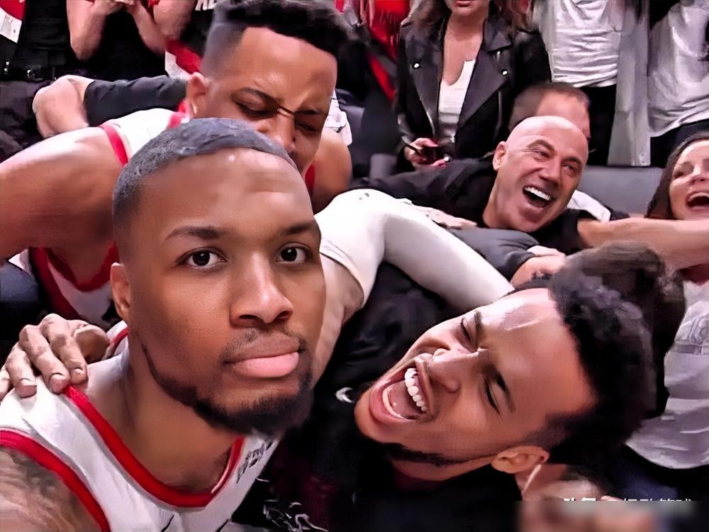 开拓者门面球星利拉德终于说出了心里话！近日利指导在采访中谈到重返开拓者时说道：“