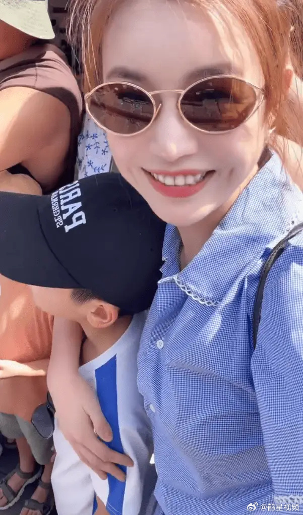 奖励式育儿是良方还是隐患我家那闺女陈妍希家务换取手机时长的育儿方式引来多方讨论。