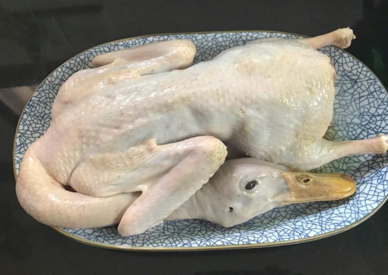 欧盟委员会日前正式发起立案调查，将中国全品类的鸭肉制品纳入反倾销审查范围。
过往