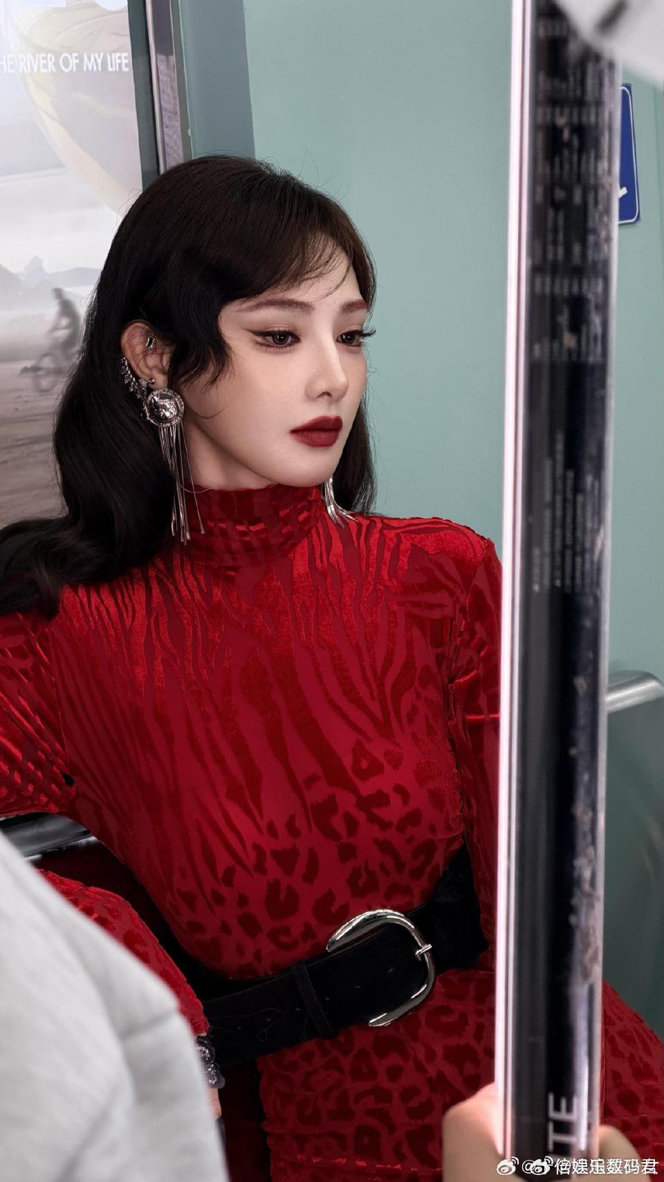 彭小苒古装女神爆改高智mommy从红衣小枫到高智mommy，彭小苒的颜值与气场双