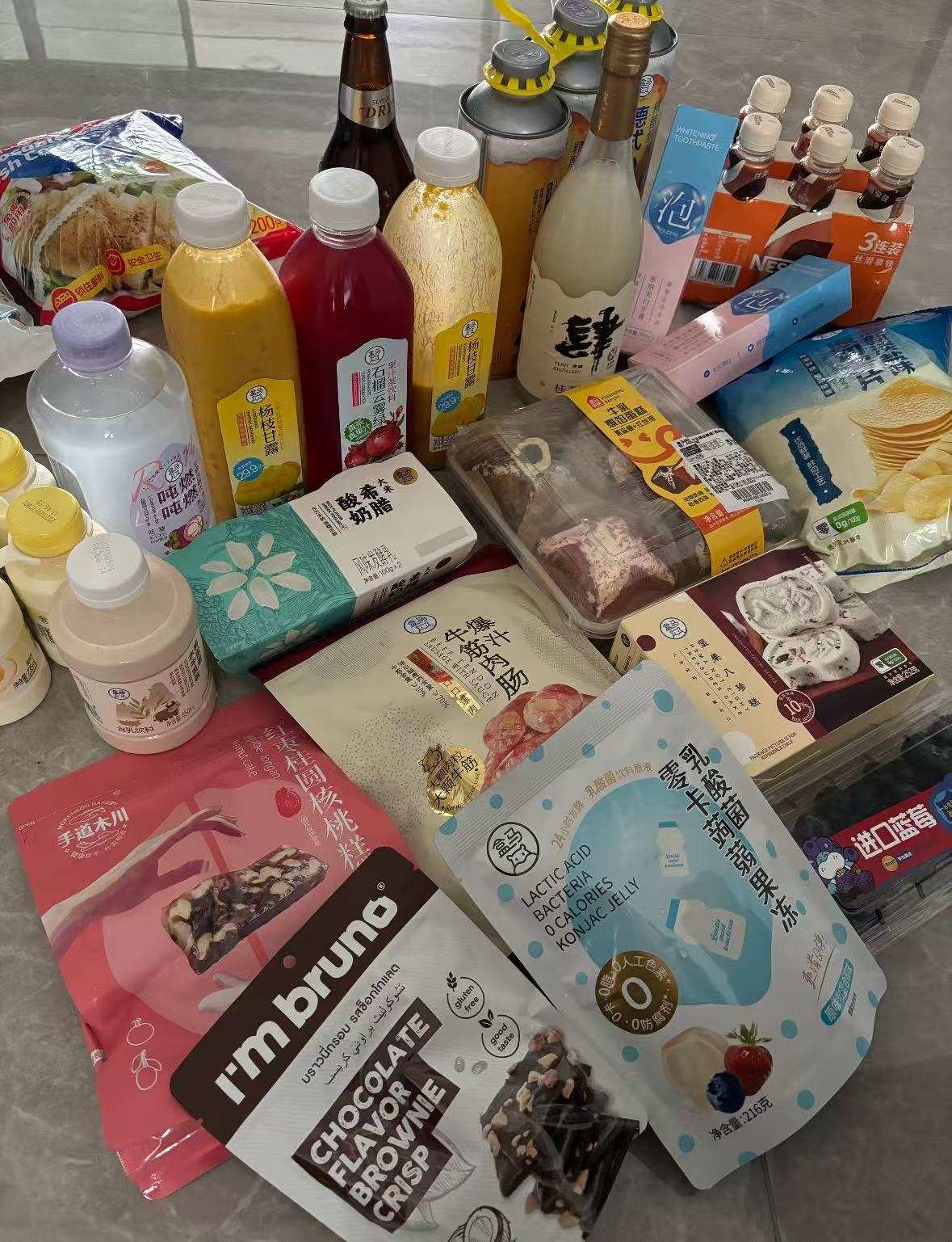 谁懂，去年来打工的时候卡里只有三千块，回家过年还是只有三千块，除了车票根本不敢买