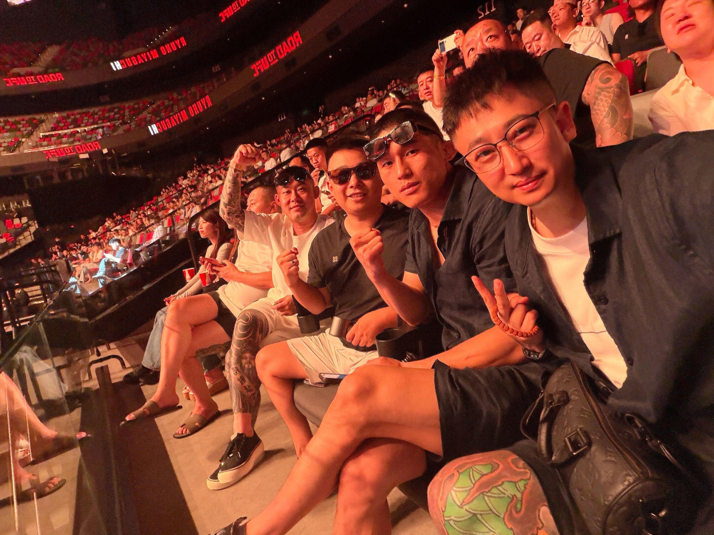 好开心澳门看UFC 回家上班 想我了吗