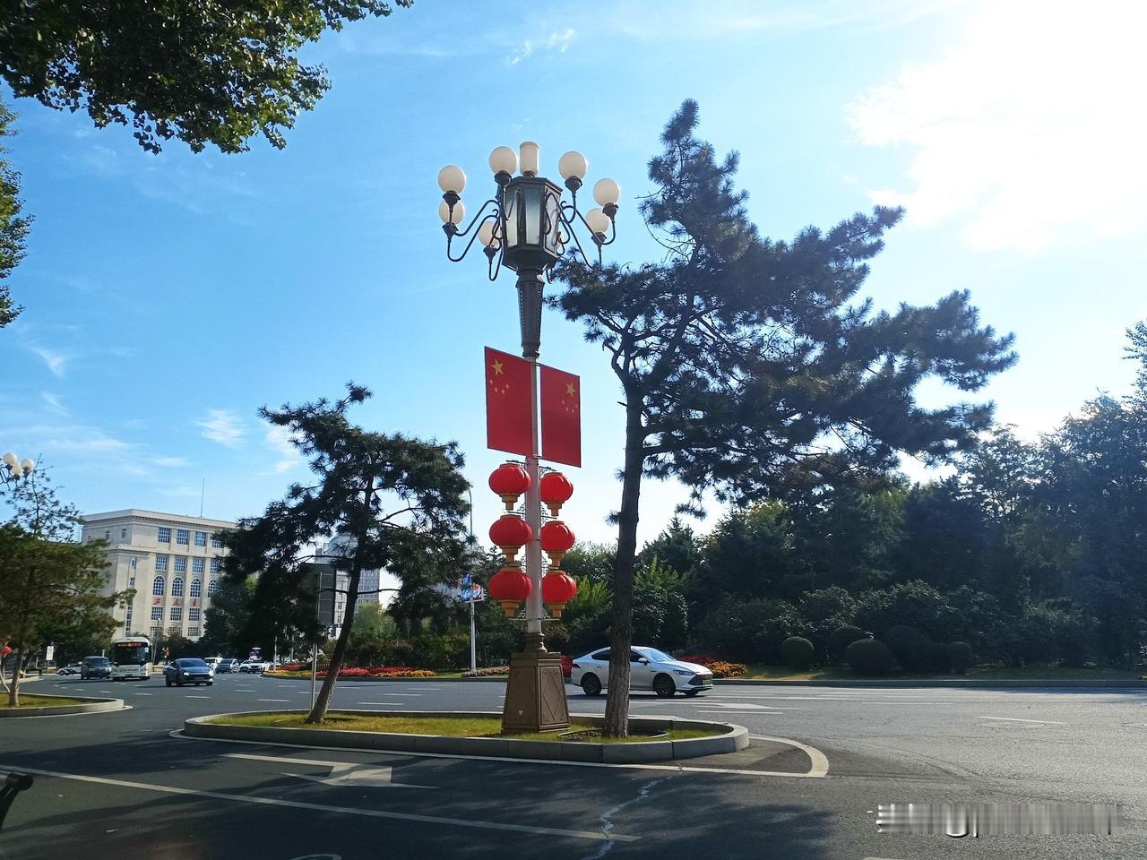 十一，祖国华诞

喜迎祖国七十七年华诞，
自打小起，祖国就深刻在脑海里。
五星红