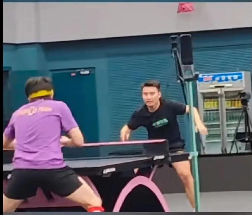 王楚钦：赛场外的拼搏身影
 
刚刷到王楚钦在体育总局练球的视频，他因特殊情况未参