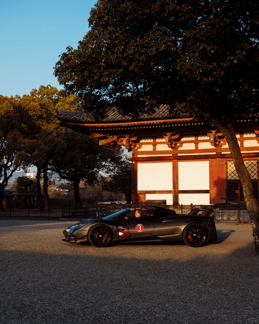 迪拜的Huayra Roadster BC来到日本
